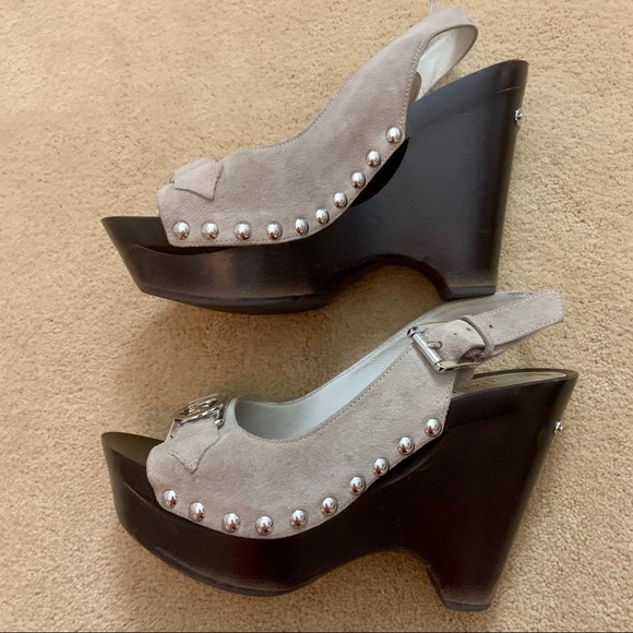 Michael Kors Signature Tan Suede and silver accent 6.5 Wedge heels - Picture 6 of 16